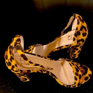 Cheetah print heels, never worn size 7.5